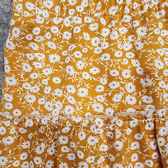NWOT  Cleo Yellow white floral print skort Size L - Picture 2 of 4
